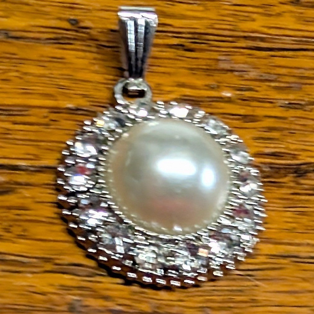 New Handmade Faux Pearl Pendant Silver Tone Ivory Halo Crystal Round Rhinestones
