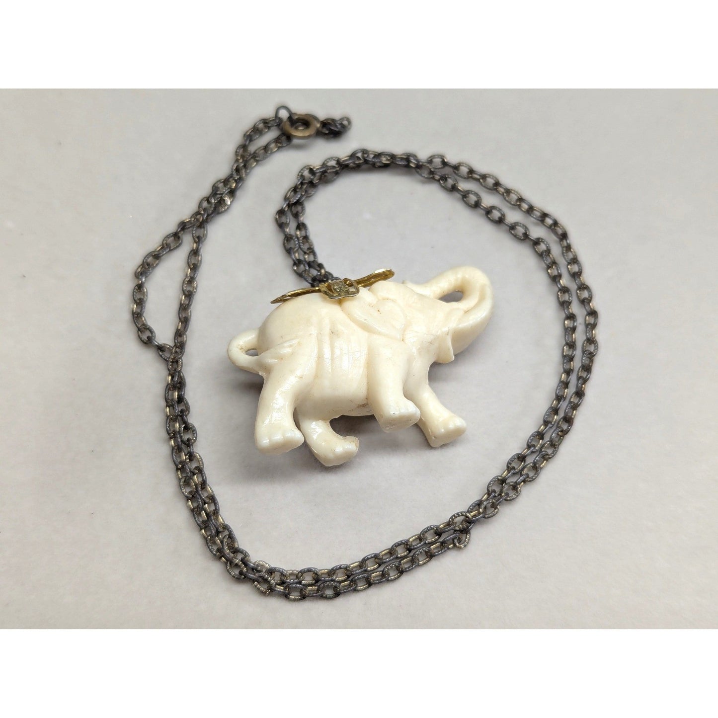 Vintage PLastic Elephant Pendant Necklace Cream Gold Safari Pacyderm Mastadon