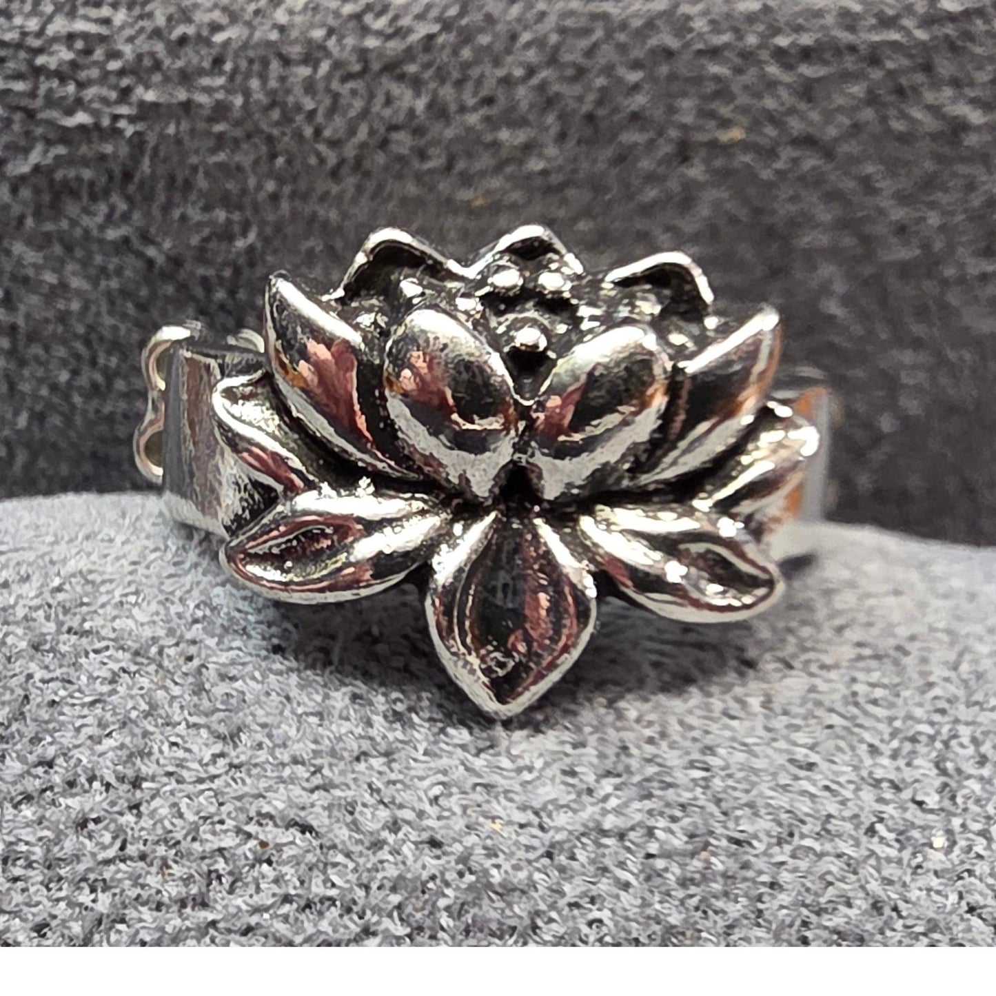 New Lotus Flower Statement Ring Silver Tone Stretch Band Floral Boho Botanical