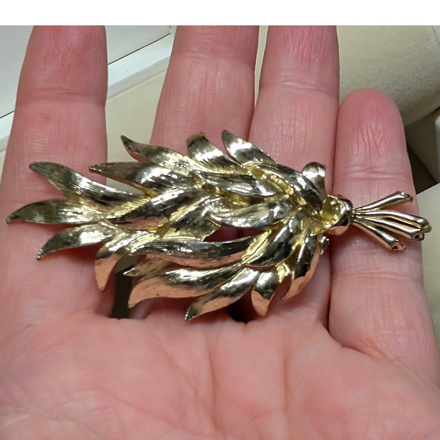 Vintage Leaf Wheat Sheaf Brooch Pin Gold Tone Textured Harvest