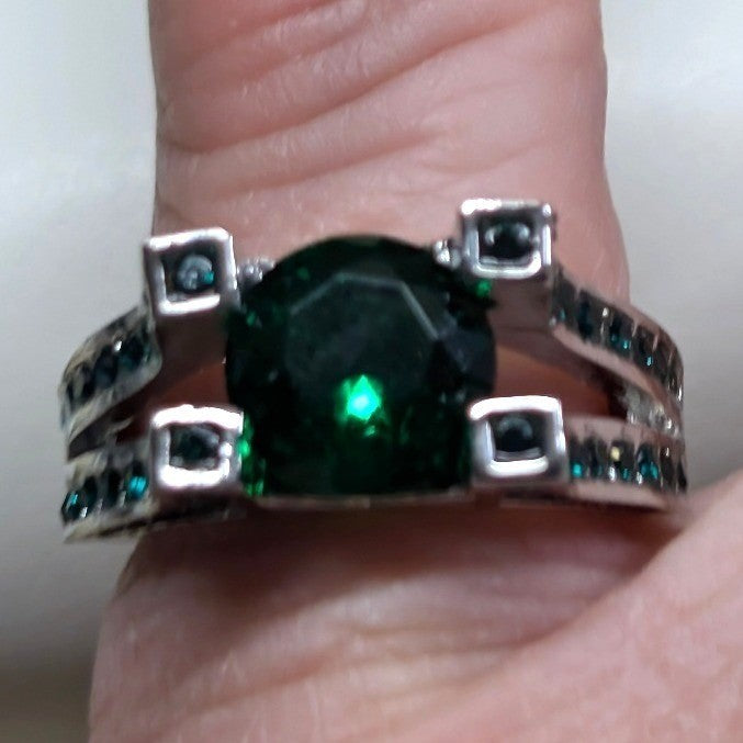 New Green Rhinestones Pave Cushion Cut Ring Size 6 Silver Tone Art Deco Cocktail