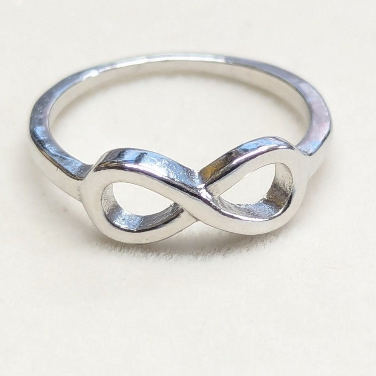 New Infinity Band Ring Women Size 6.5 Silver Tone Minimalist Polished Eternity