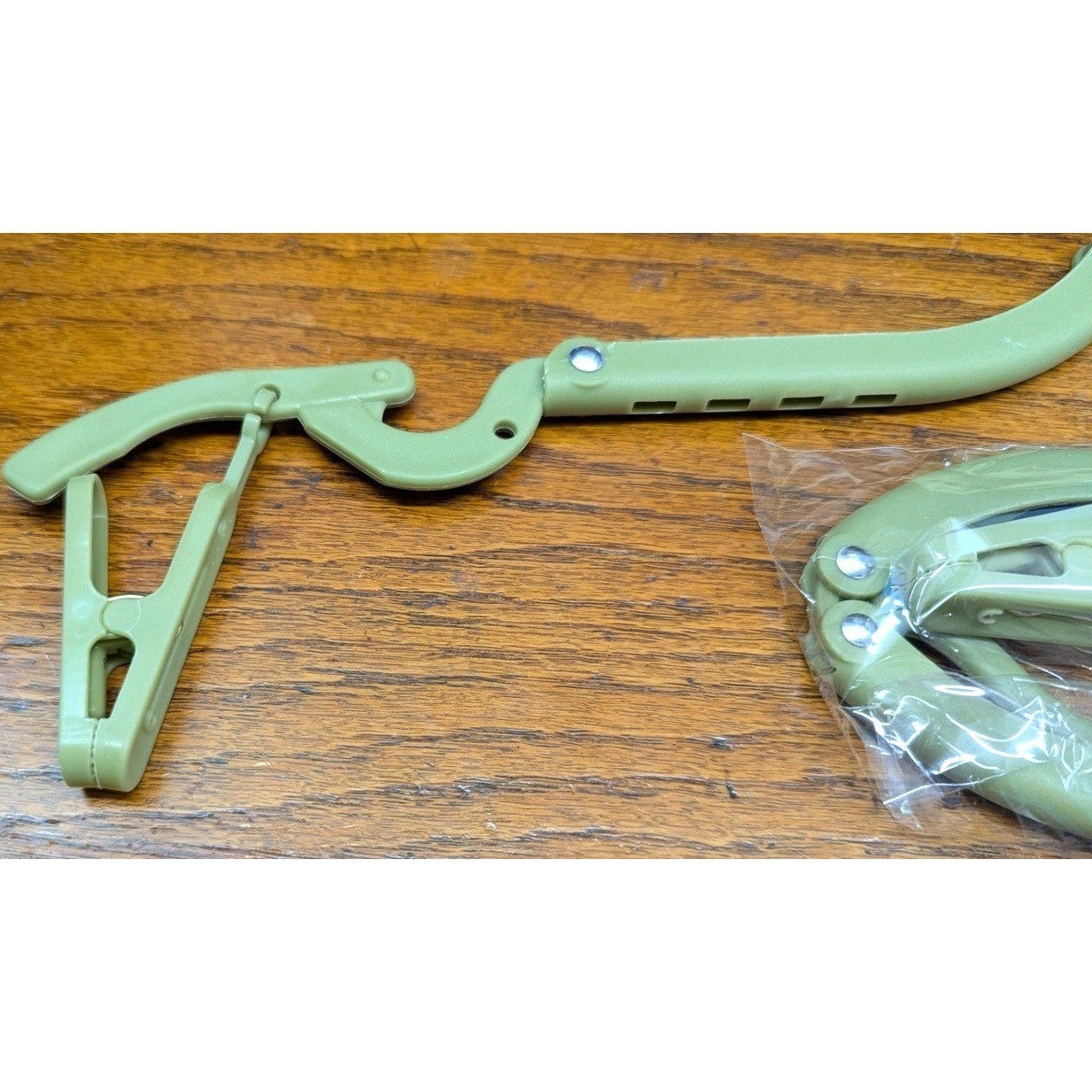 1 New Green Folding Travel Clothes Hanger w Clips Portable Camping Compact Dryer