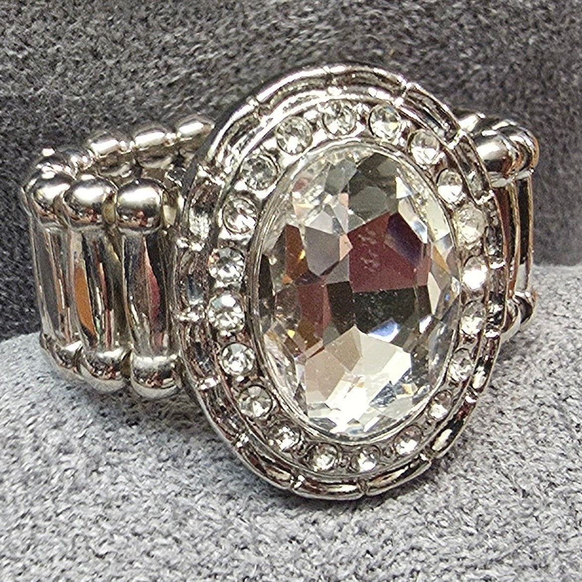 New Oval Clear Rhinestone Stretch Band Ring Silver Tone Statement Cocktail Halo