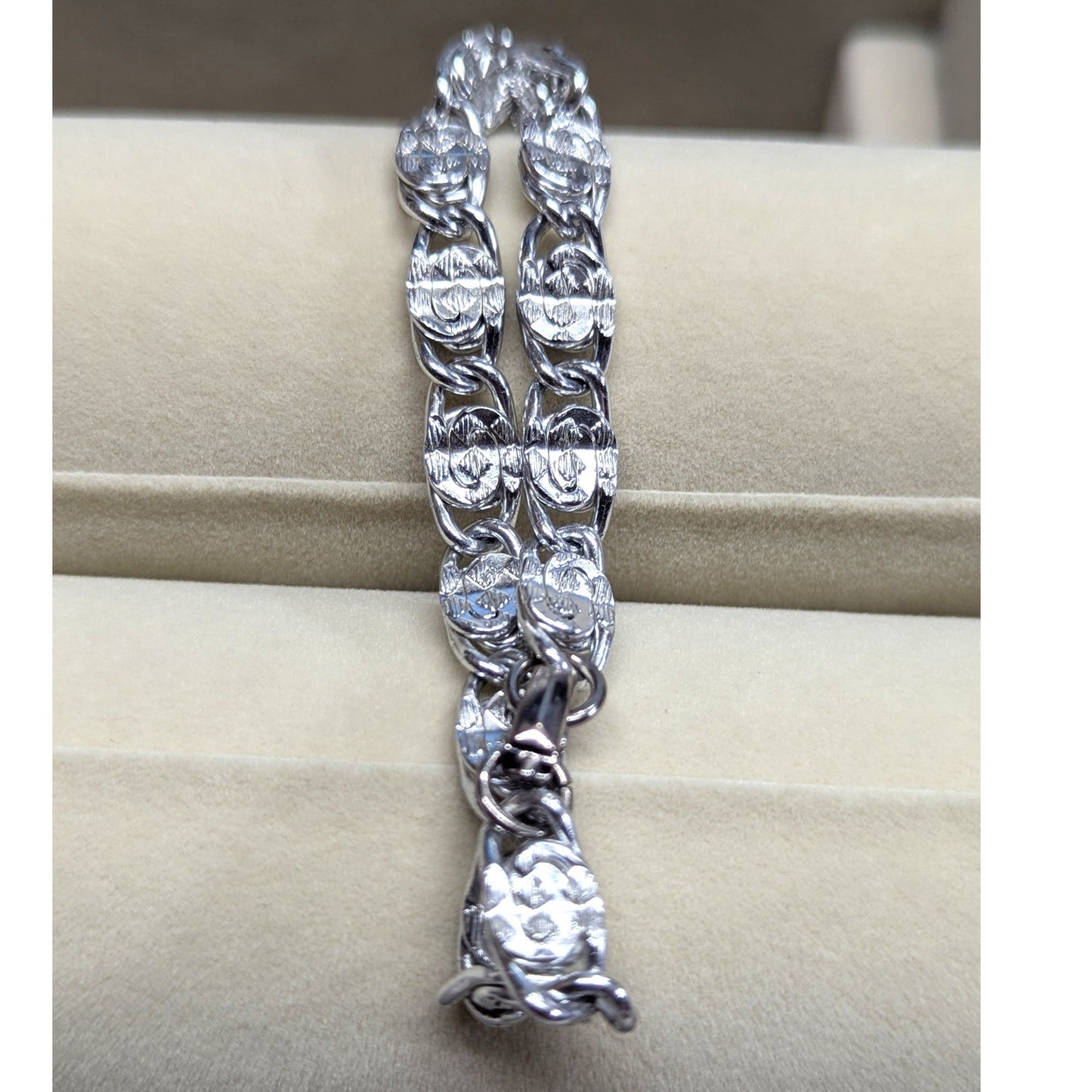 Vtg Sarah Coventry Link Bracelet Silvertone Textured Retro FoldOver Box Clasp