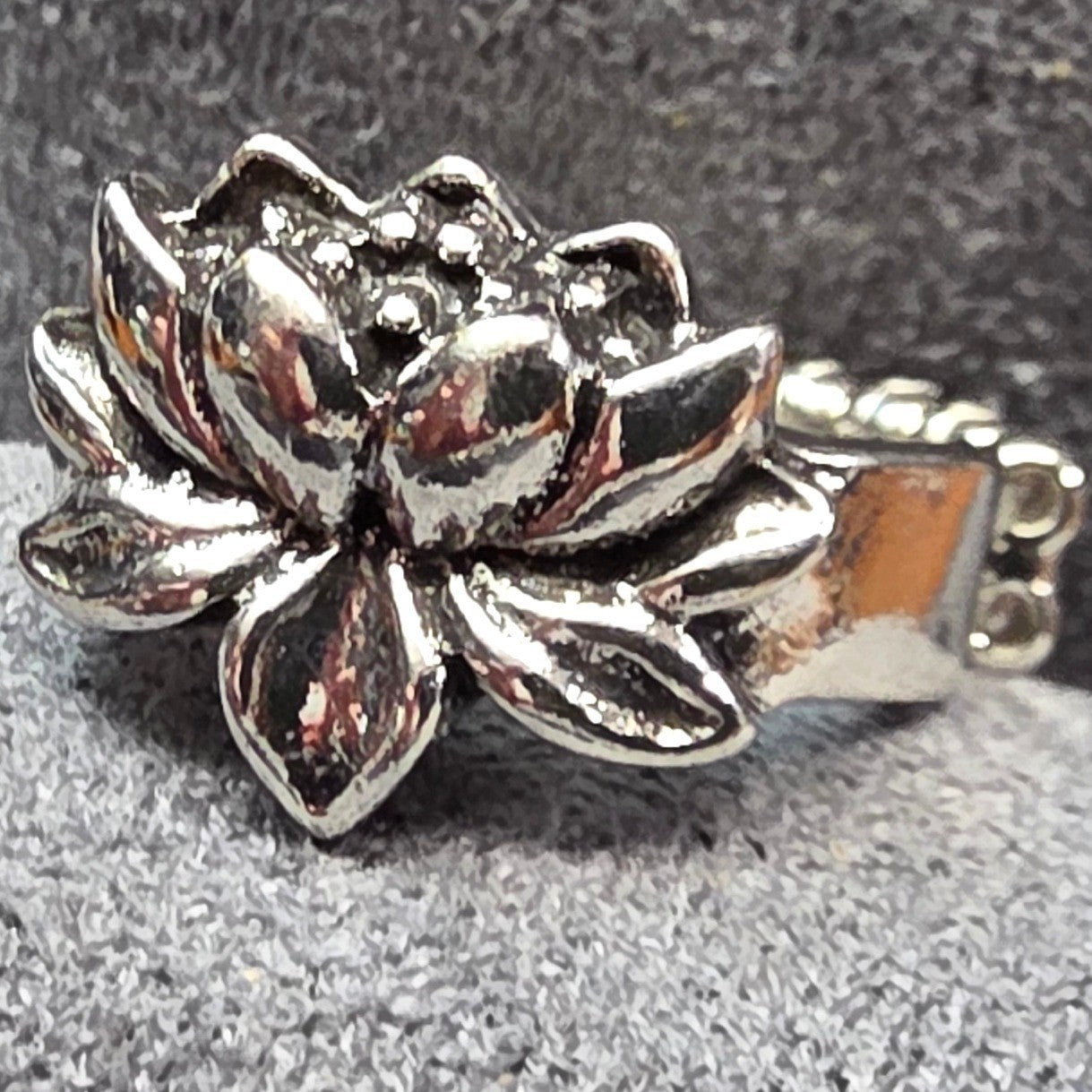 New Lotus Flower Statement Ring Silver Tone Stretch Band Floral Boho Botanical
