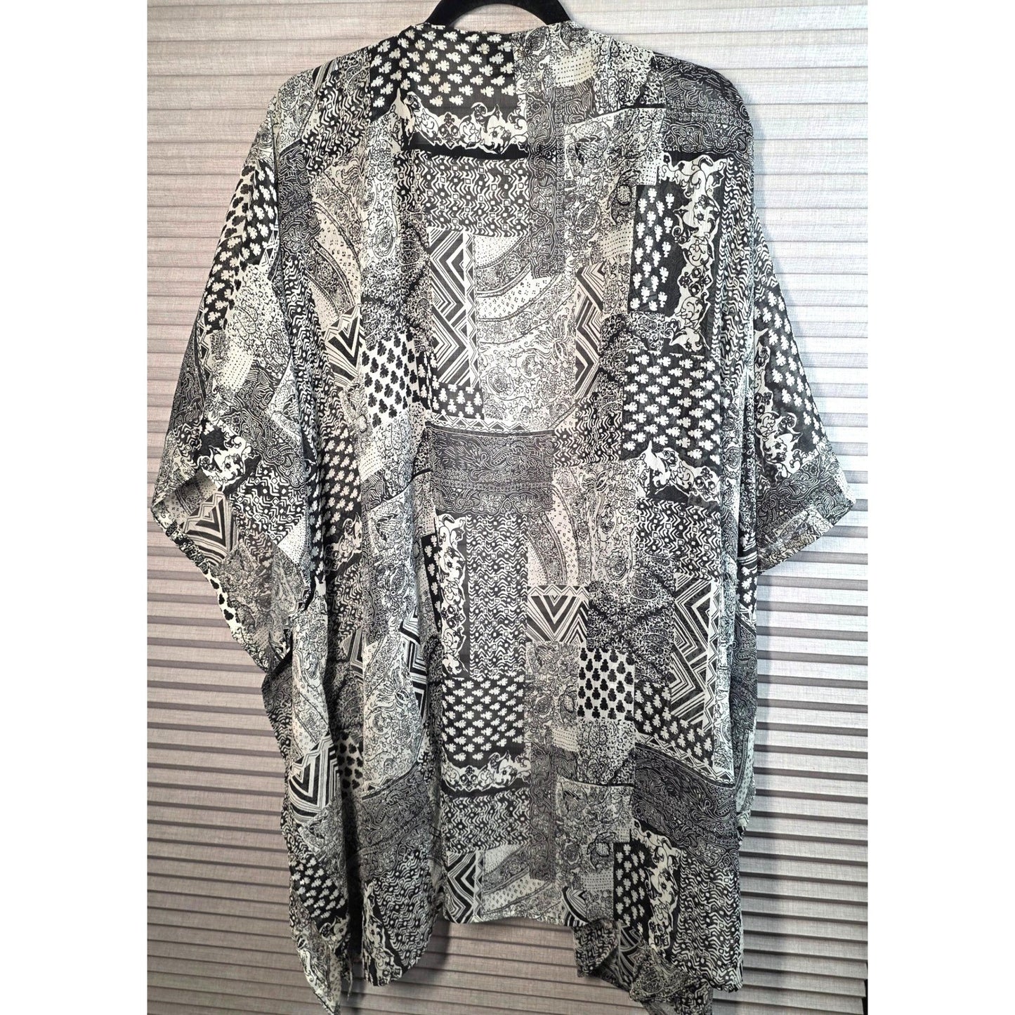 Ana & Kate Kimono Cardigan Cover 1 Size Plus Black Paisley Lace Trim Open Front