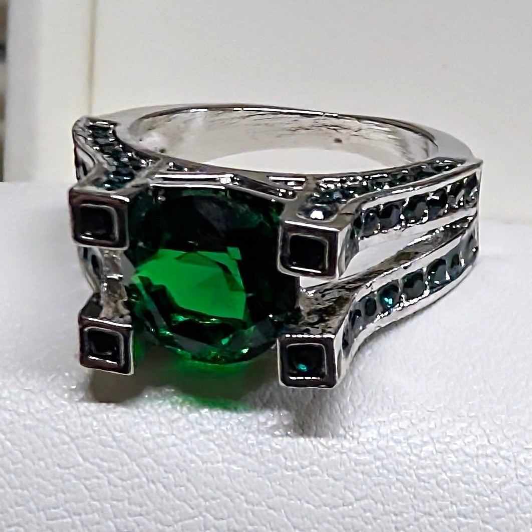 New Green Rhinestones Pave Cushion Cut Ring Size 6 Silver Tone Art Deco Cocktail