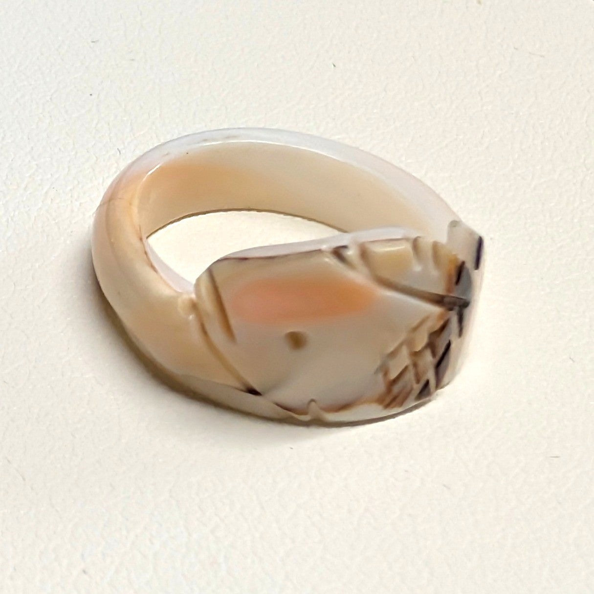 Vtg Hand Carved Shell Fish Ring Sz 4.25 Cream Brown Nautical Band Beach Jewelry