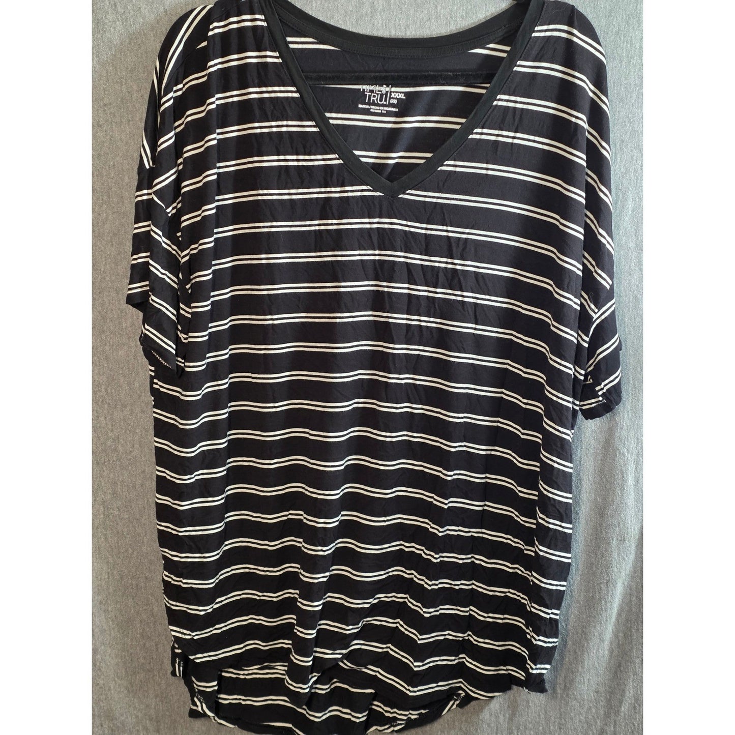 Time and Tru Striped V-Neck T-Shirt Womens XXXL 22 Black White Short Sleeves