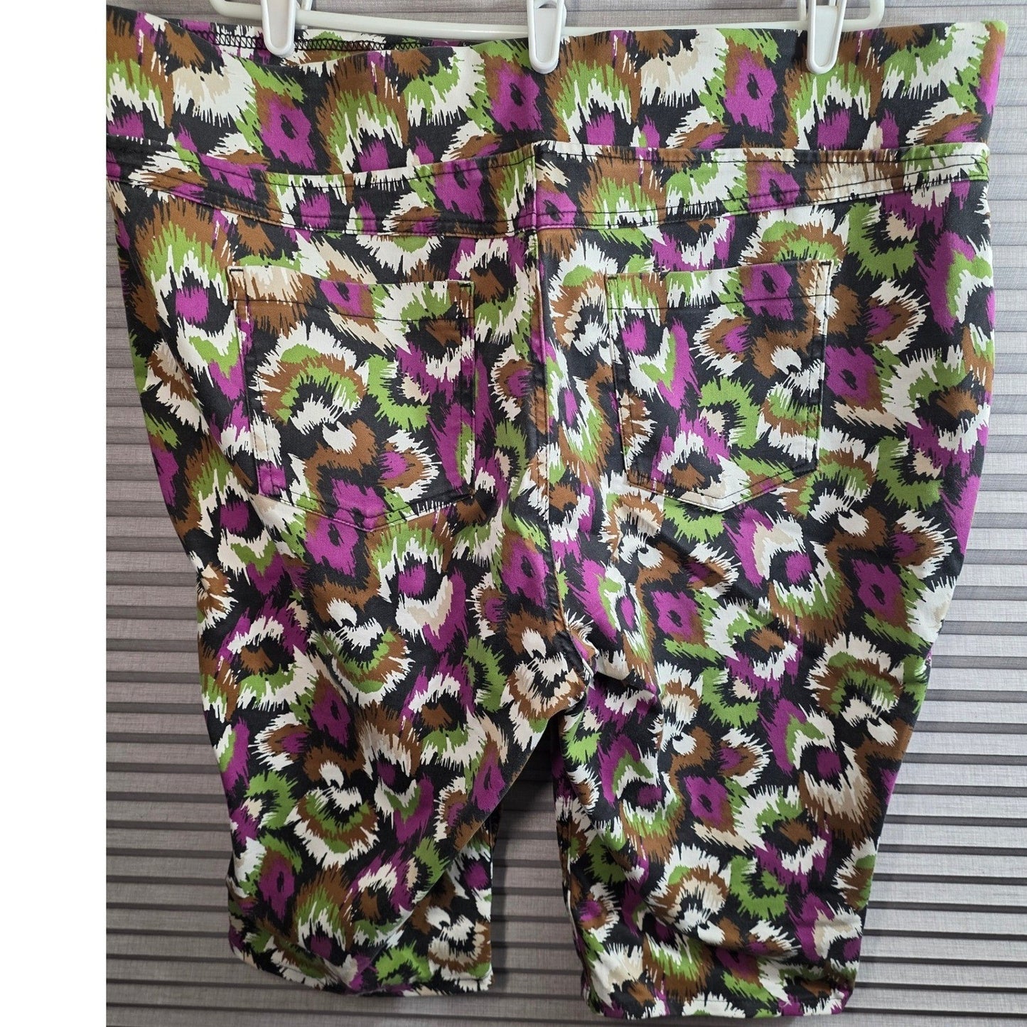 Terra & Sky Capris Bermuda Shorts 2X XX Abstract Stretch Cropped Pants Pull On