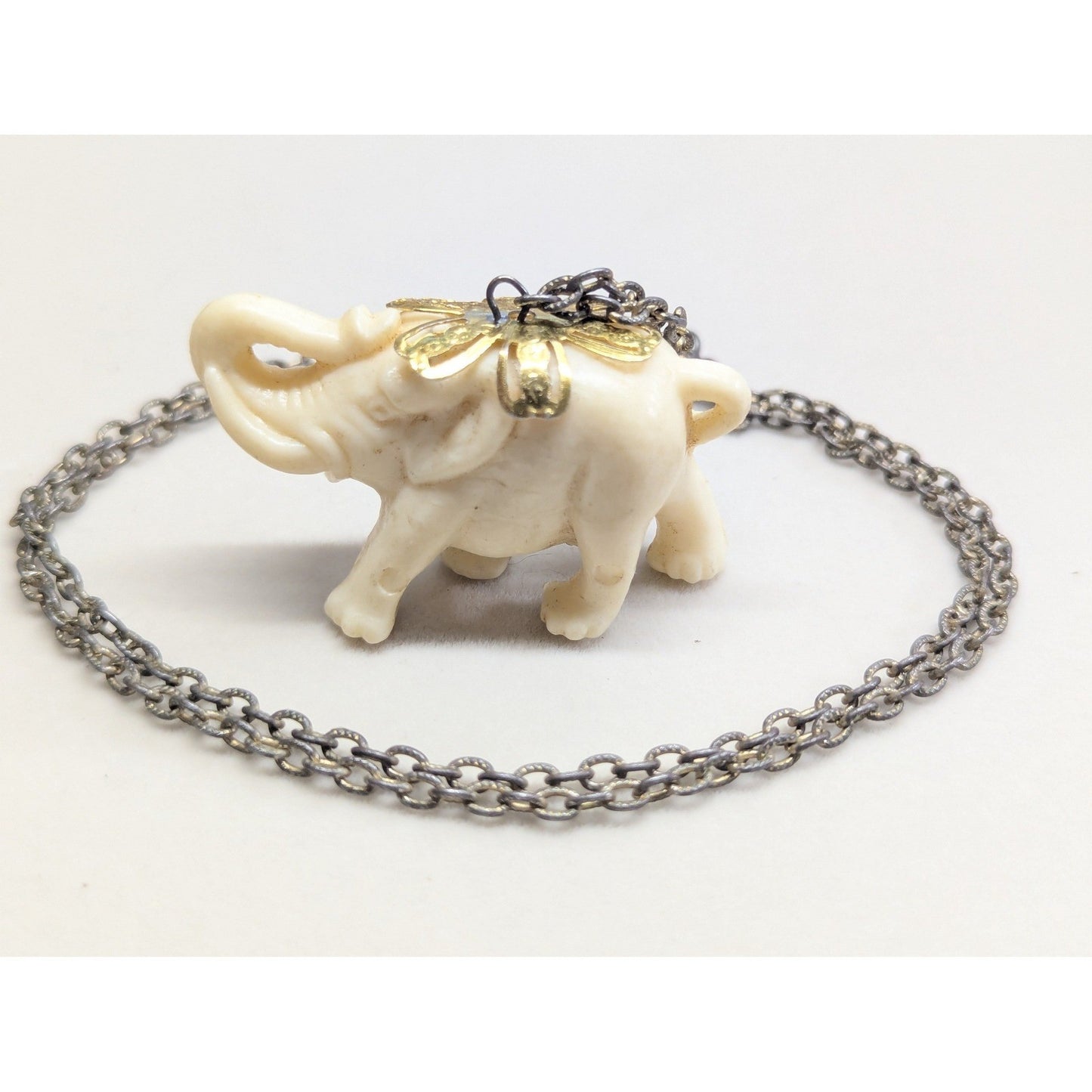 Vintage PLastic Elephant Pendant Necklace Cream Gold Safari Pacyderm Mastadon
