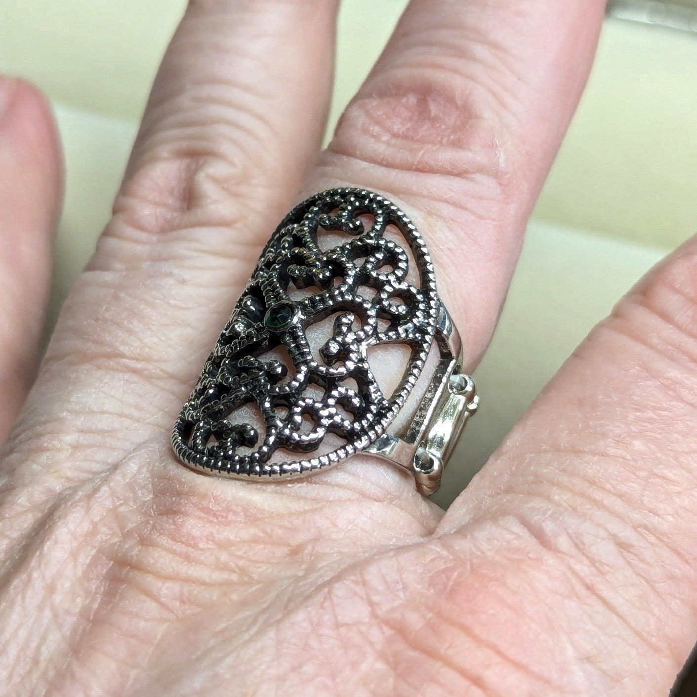 New Filigree Shield Ring SilverTone Green Rhinestone Stretch Band Plus Size Oval