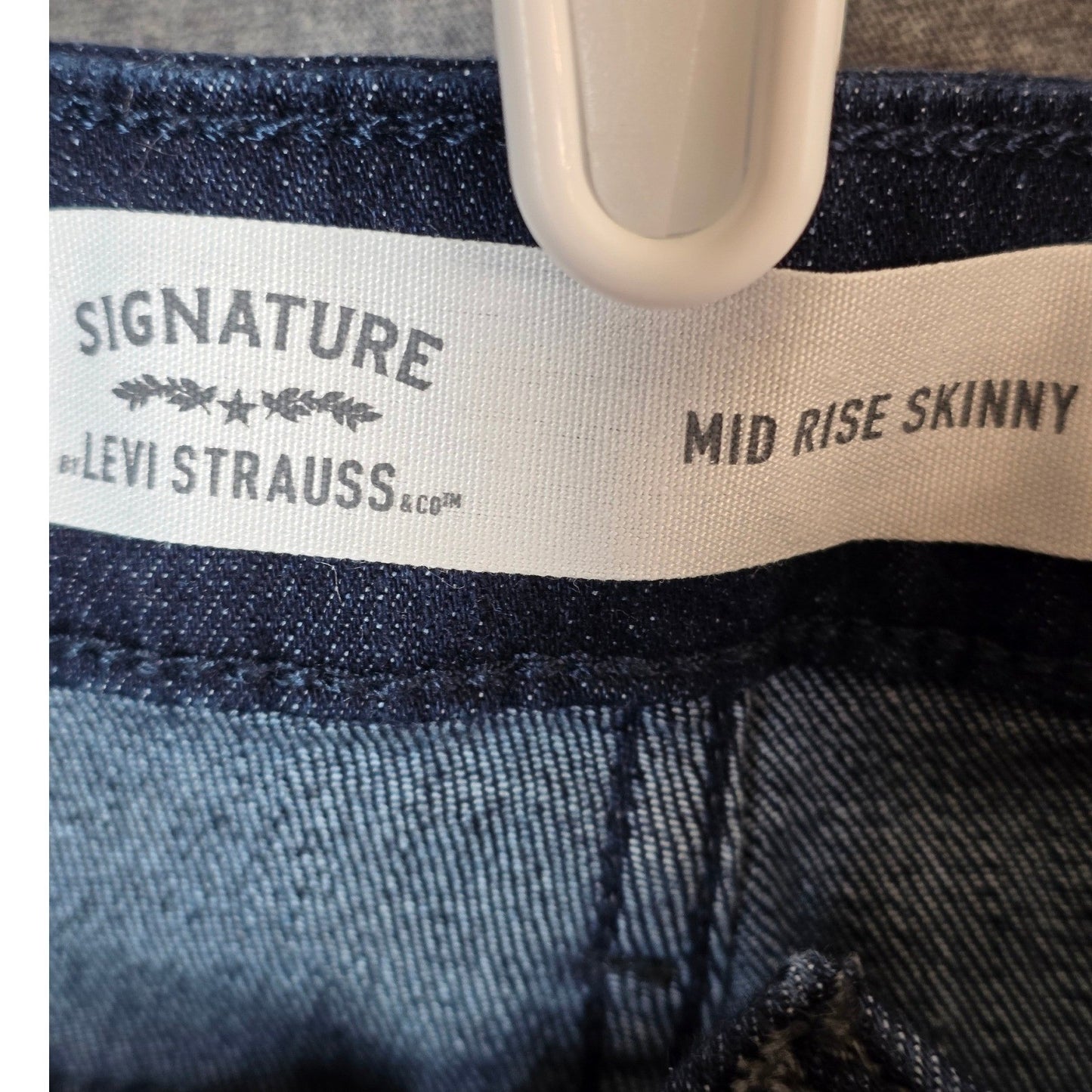 Levi Strauss & Co Signature Jeans Mid Rise Skinny PLus Size 20 M 20M Dark Denim