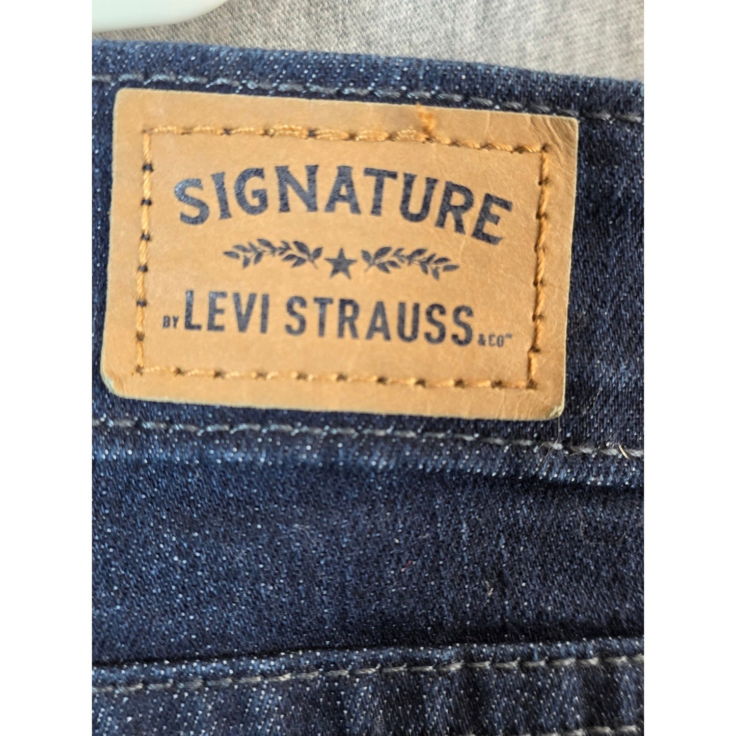 Levi Strauss & Co Signature Jeans Mid Rise Skinny PLus Size 20 M 20M Dark Denim