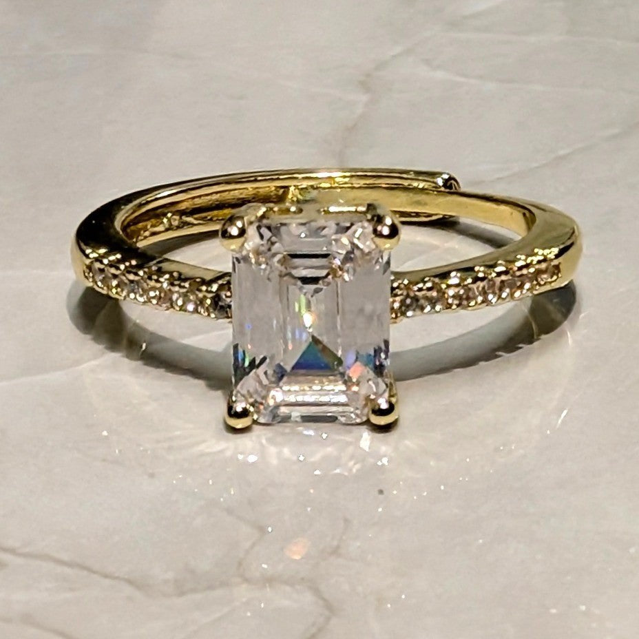 New 14K GP Gold PLated Emerald Cut Cubic Zirconia Ring Size 7 Solitaire Accents