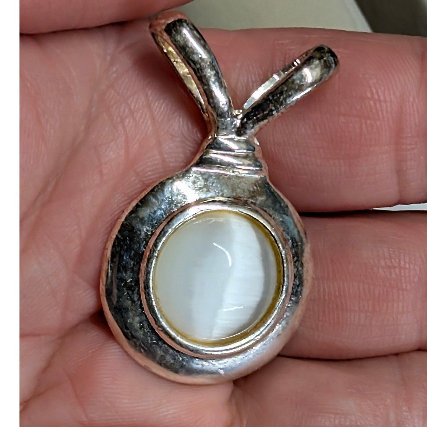Vintage Moonstone Cat Eye Cabochon Pendant Silver Tone ? White Round Modernist