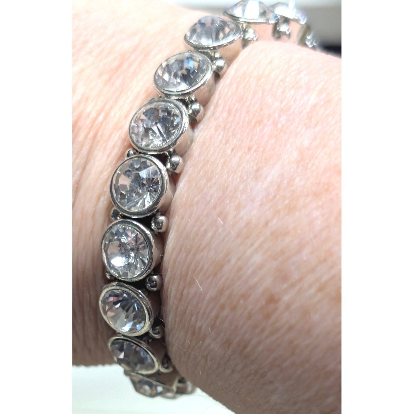 New Clear Crystal Stretch Bracelet SilverTone Rhinestone Bezel Set Round Sparkle