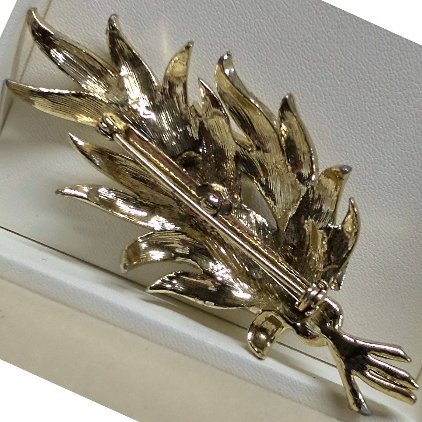 Vintage Leaf Wheat Sheaf Brooch Pin Gold Tone Textured Harvest