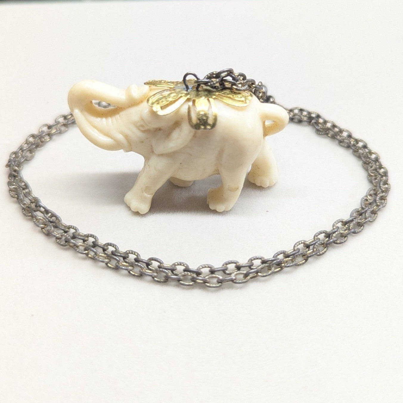 Vintage PLastic Elephant Pendant Necklace Cream Gold Safari Pacyderm Mastadon