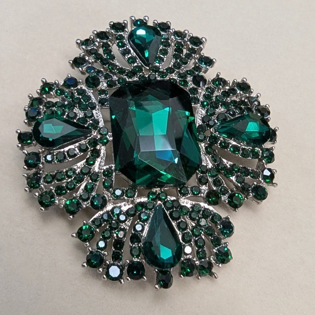 New Large Heavy Green Rhinestone Crystal Statement Brooch Pin Green Silver Tone