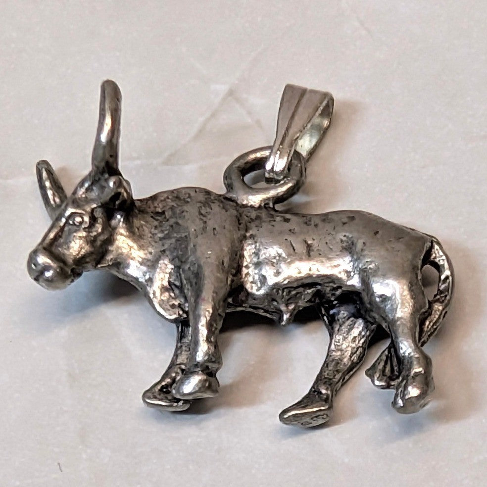 Vtg Bull Ox Pendant Charm SilverTone SouthWestern Taurus Longhorn Farm Americana