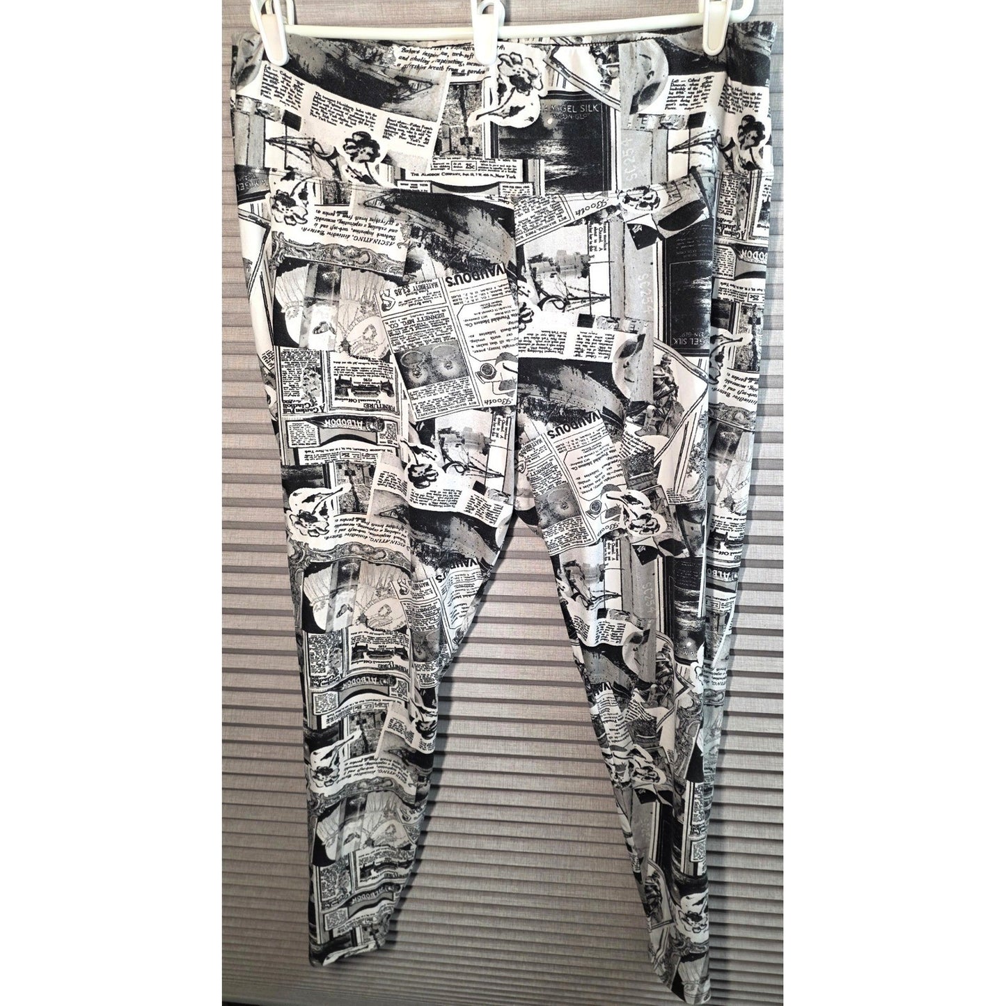 No Comment Newspaper Print Leggings Plus Size 2X Black White High Rise Stretch