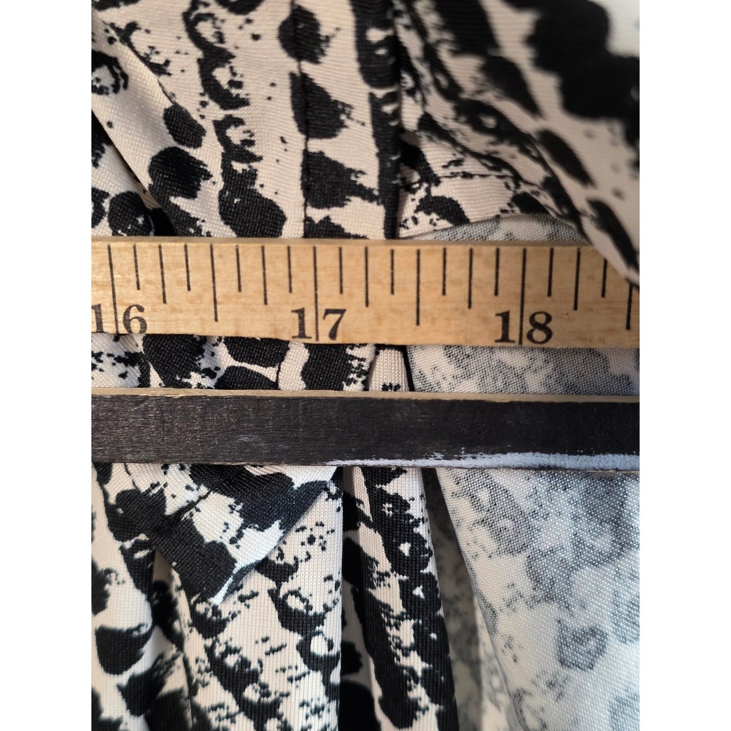 Robert Louis Blouse Plus Size 3X XXX Black White Abstract Ruffle Flutter Sleeve