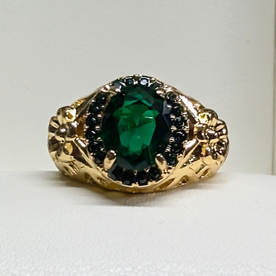 New GoldTone Green Stone Oval Cut Statement Ring Size 7.5 Filigree Band Chunky