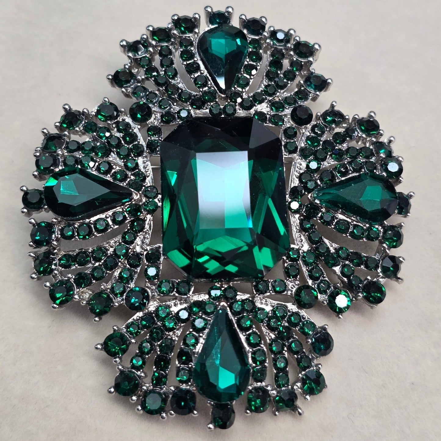 New Large Heavy Green Rhinestone Crystal Statement Brooch Pin Green Silver Tone