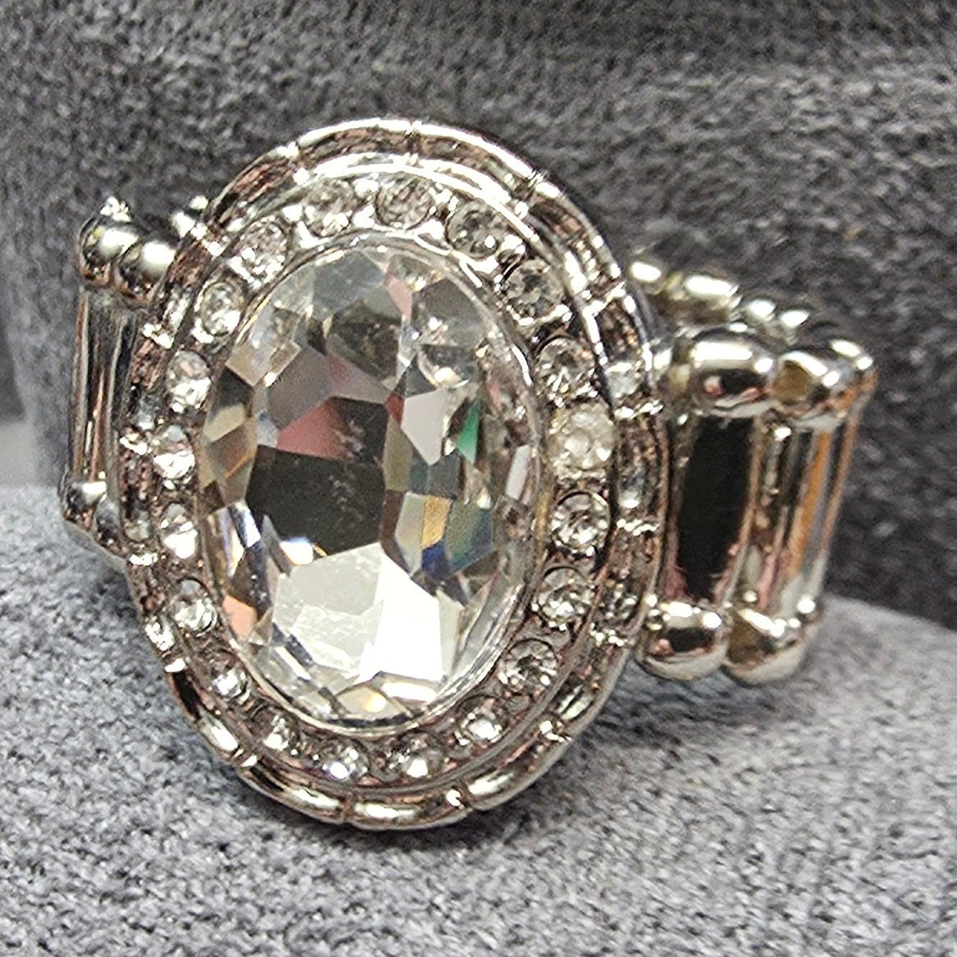 New Oval Clear Rhinestone Stretch Band Ring Silver Tone Statement Cocktail Halo