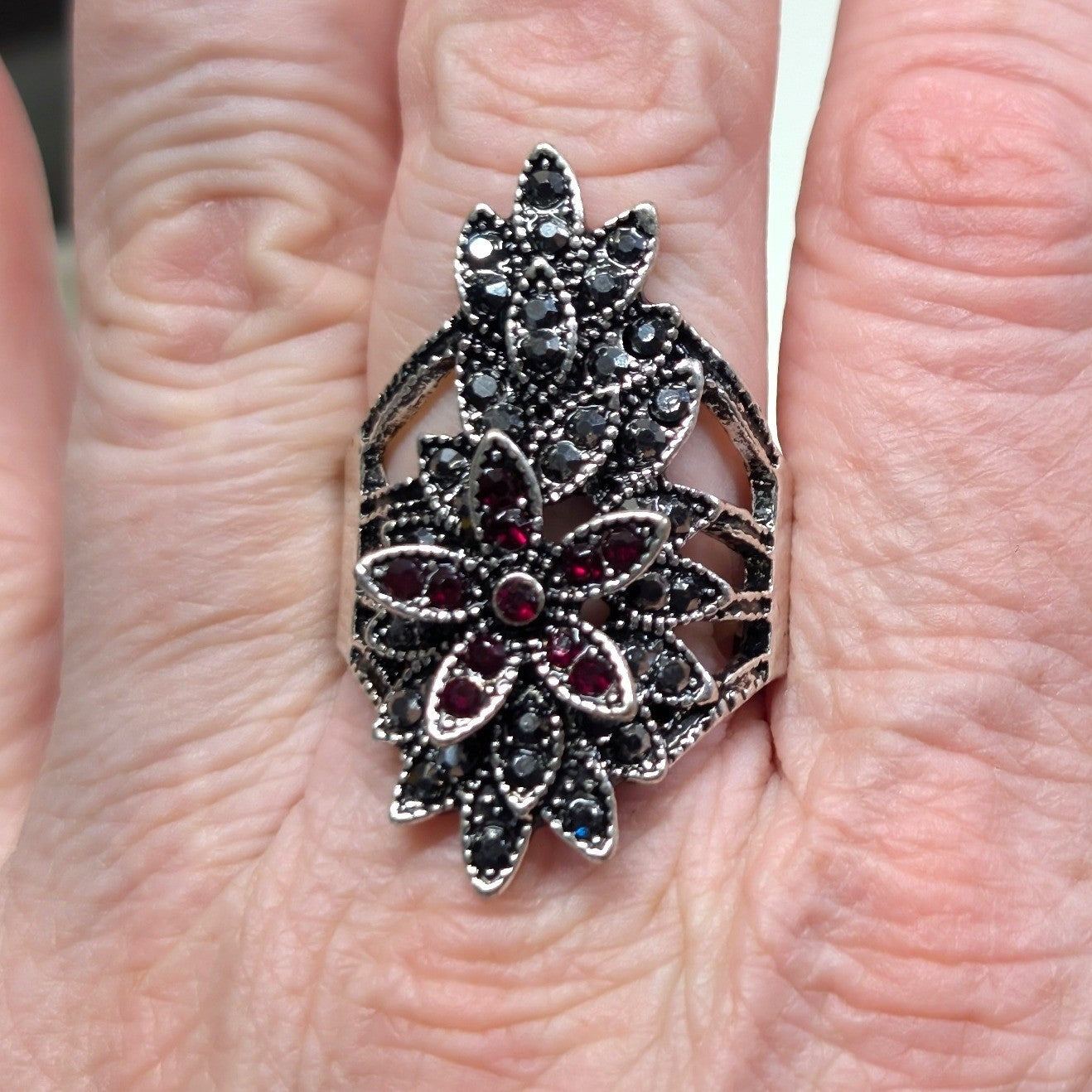 New Flower Statement Ring Black Red Rhinestone Stretch Band PLus Size Chunky