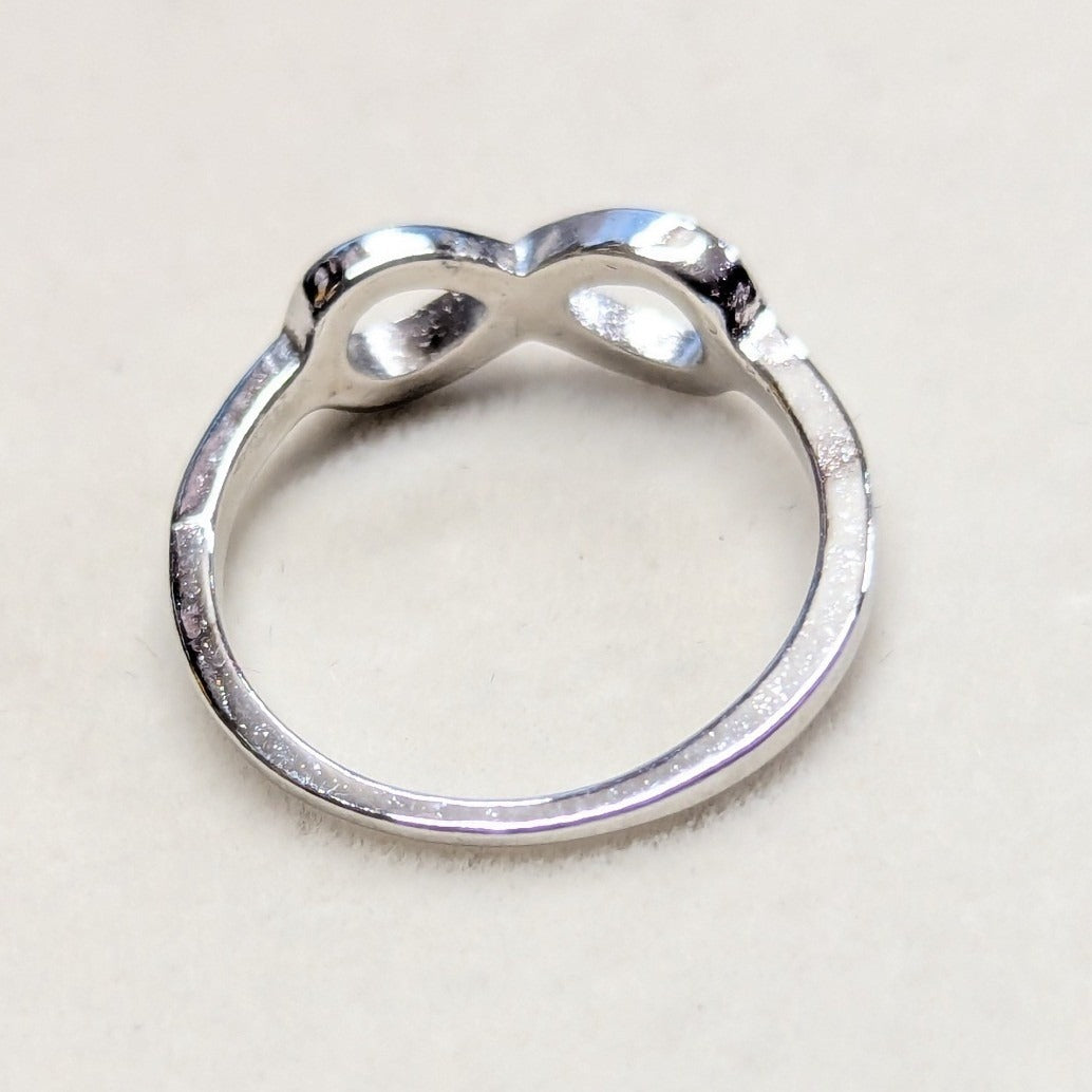 New Infinity Band Ring Women Size 6.5 Silver Tone Minimalist Polished Eternity