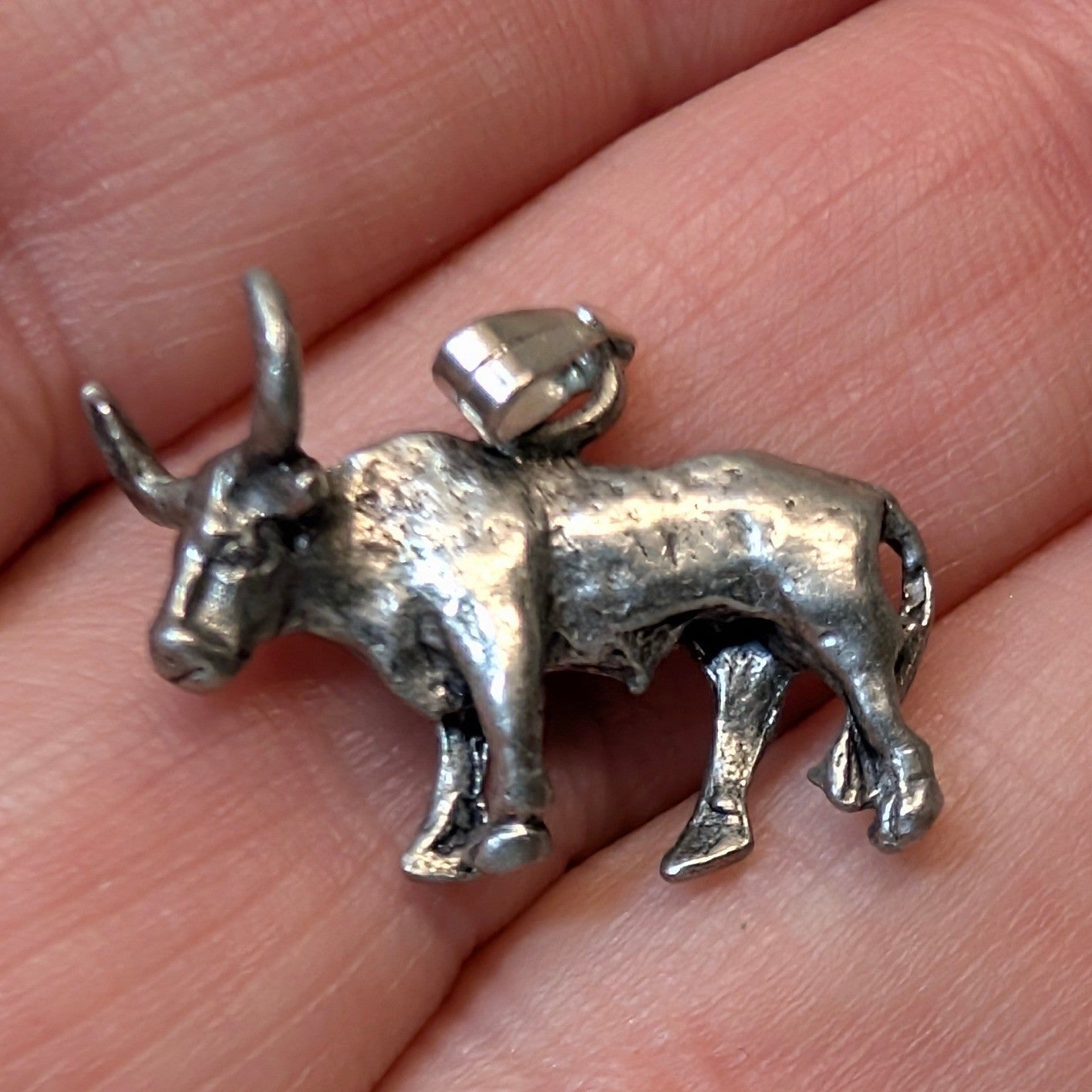 Vtg Bull Ox Pendant Charm SilverTone SouthWestern Taurus Longhorn Farm Americana