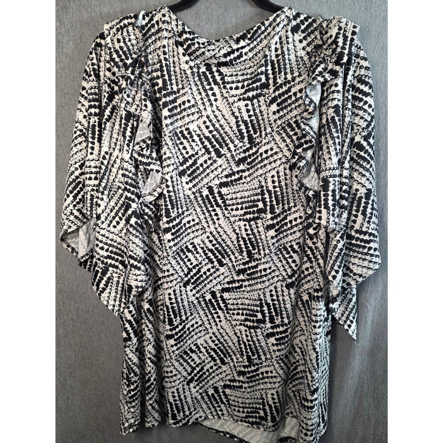 Robert Louis Blouse Plus Size 3X XXX Black White Abstract Ruffle Flutter Sleeve