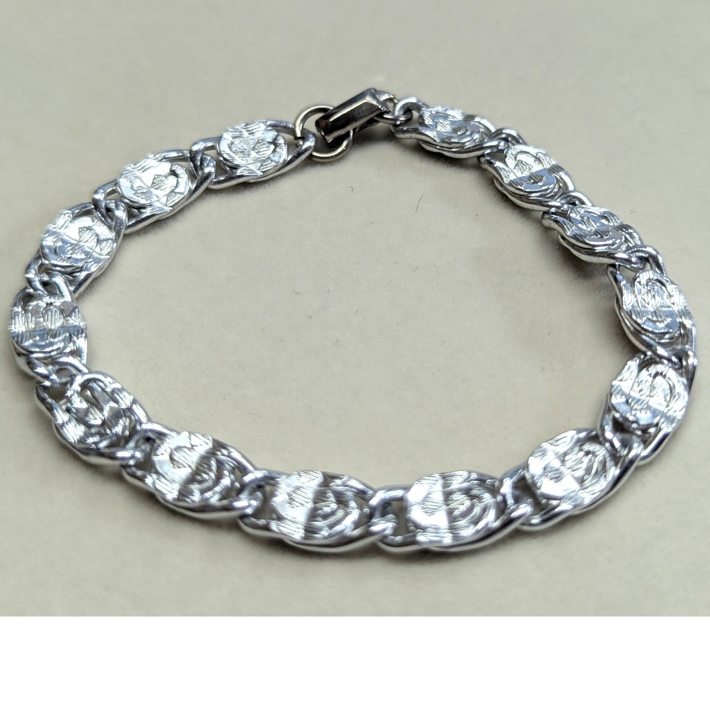 Vtg Sarah Coventry Link Bracelet Silvertone Textured Retro FoldOver Box Clasp