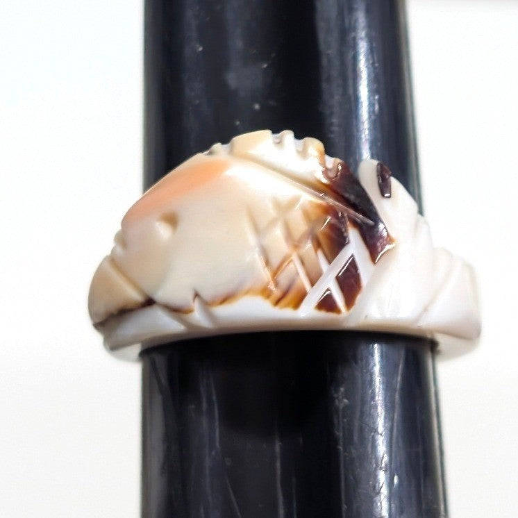Vtg Hand Carved Shell Fish Ring Sz 4.25 Cream Brown Nautical Band Beach Jewelry