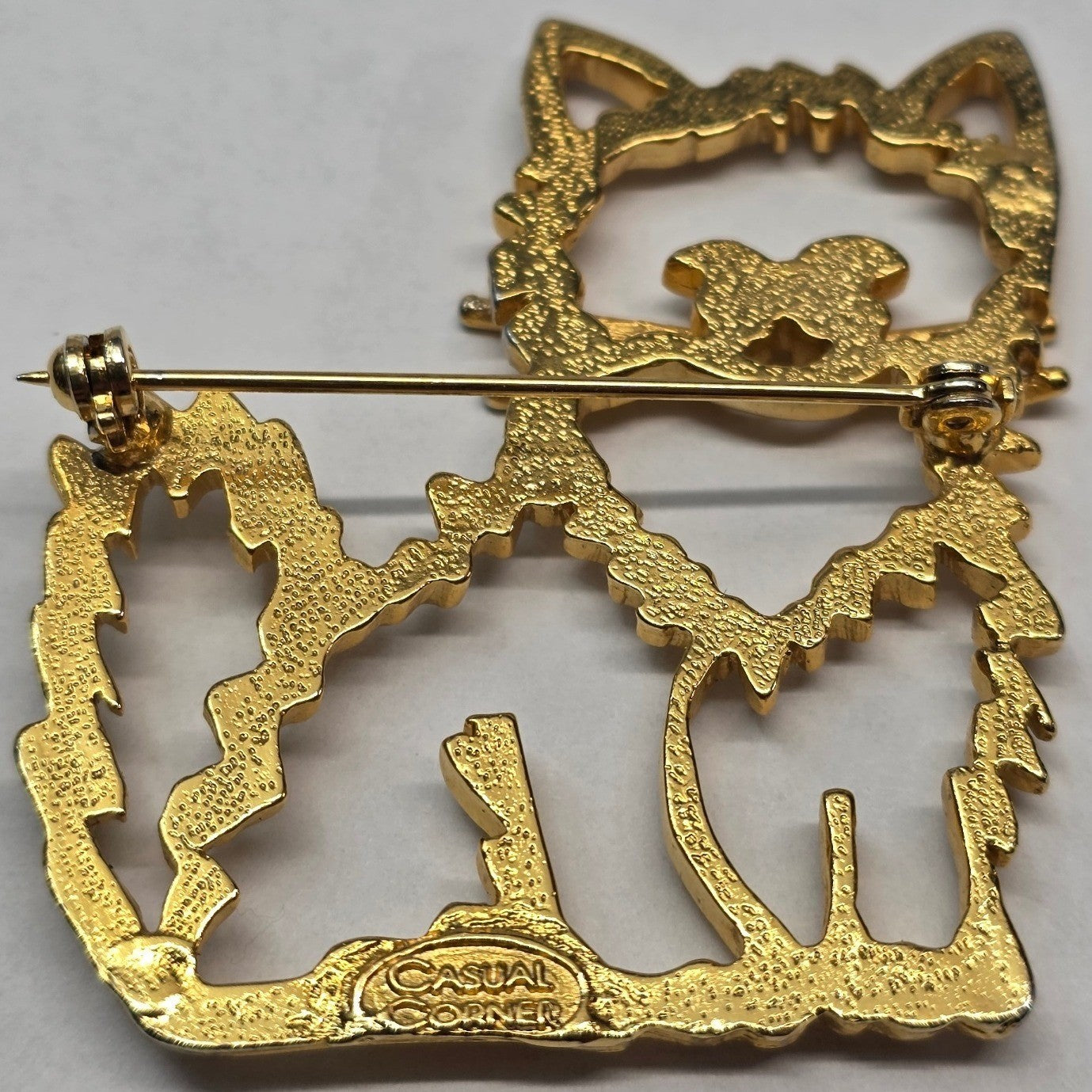 Vtg Casual Corner Kitty Cat Kitten Feline Jewelry Brooch Pin GoldTone Whiskers