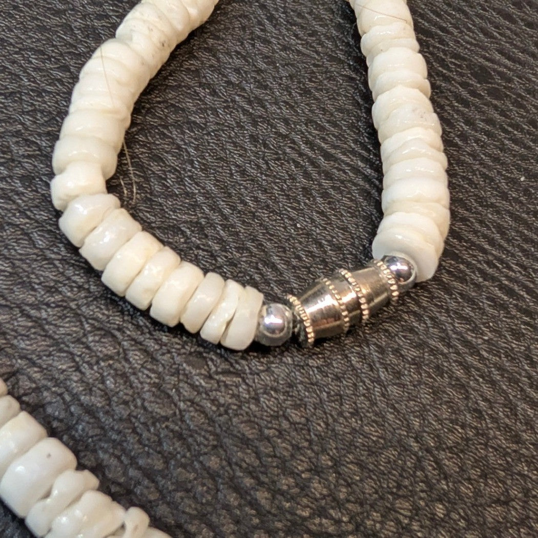 Vtg White Shell Heishi Bead Necklace 18" Cream Boho Barrel Clasp Beach Jewelry