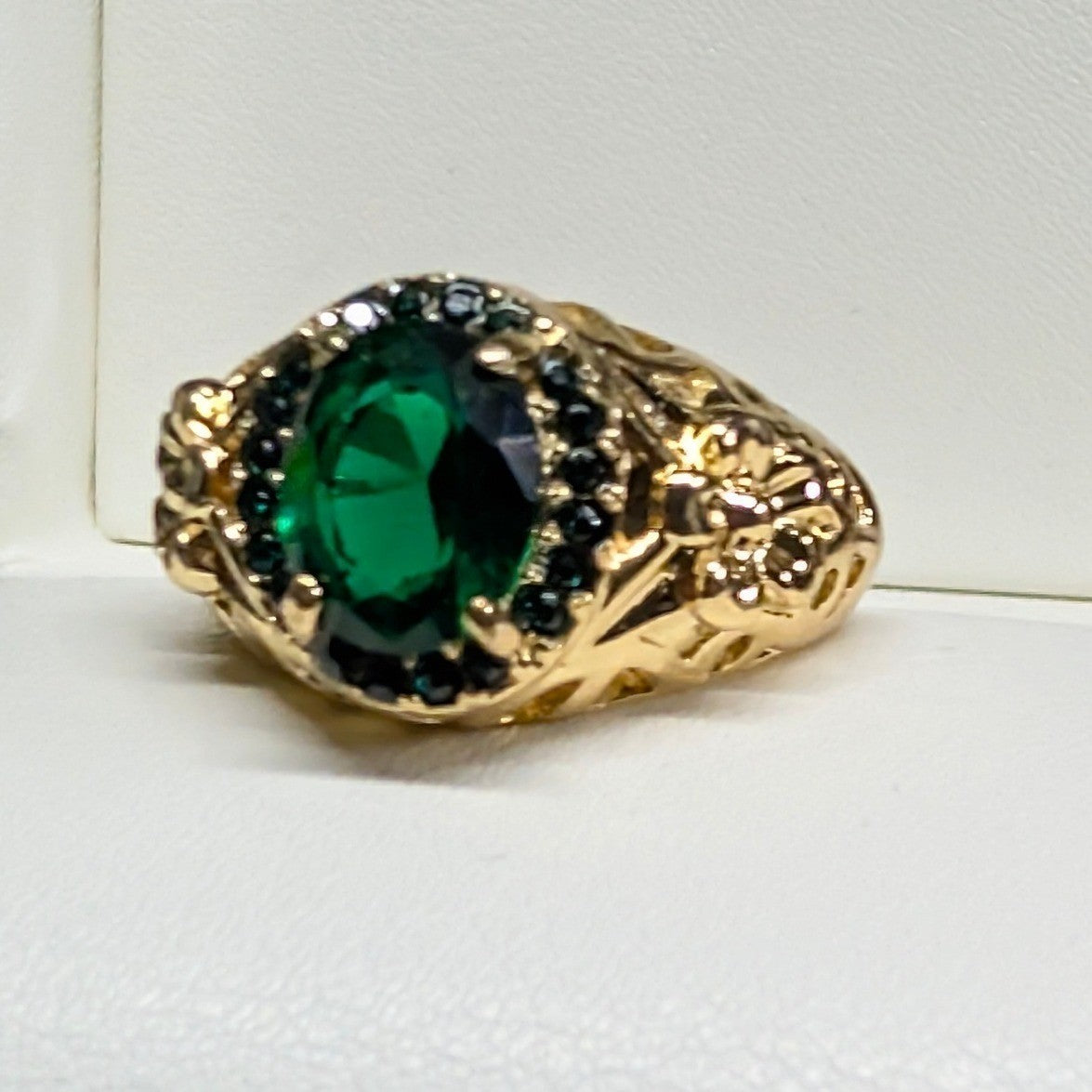 New GoldTone Green Stone Oval Cut Statement Ring Size 7.5 Filigree Band Chunky