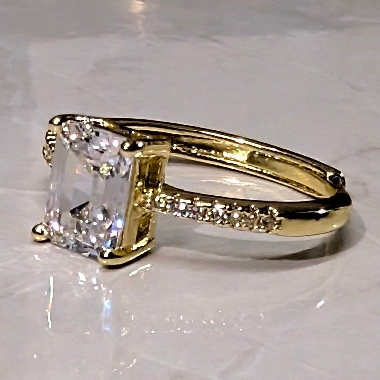 New 14K GP Gold PLated Emerald Cut Cubic Zirconia Ring Size 7 Solitaire Accents